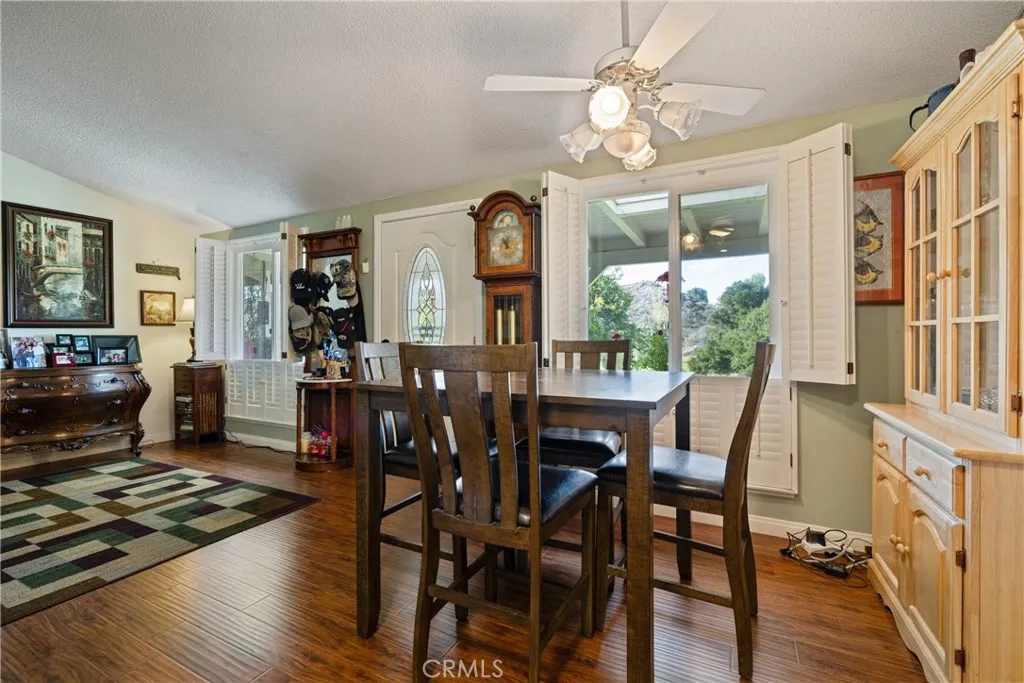 19211 Avenue Of The Oaks A, Newhall, California 91321 home-pic-12